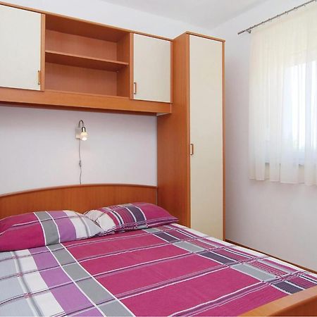2 Bedroom Nice Apartment In Vir Dış mekan fotoğraf