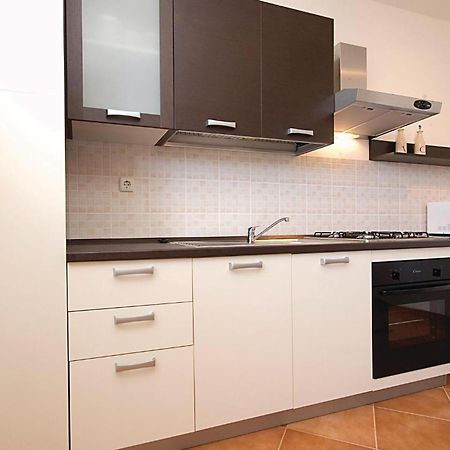 2 Bedroom Nice Apartment In Vir Dış mekan fotoğraf