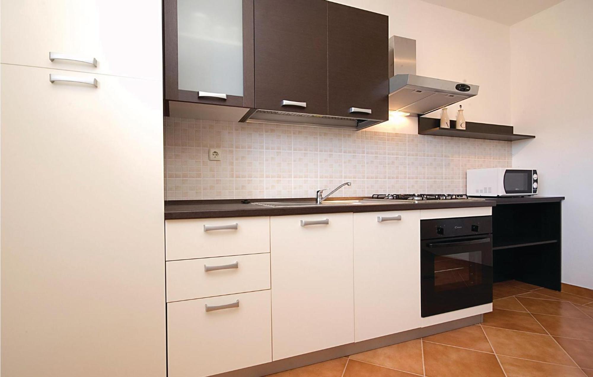 2 Bedroom Nice Apartment In Vir Dış mekan fotoğraf
