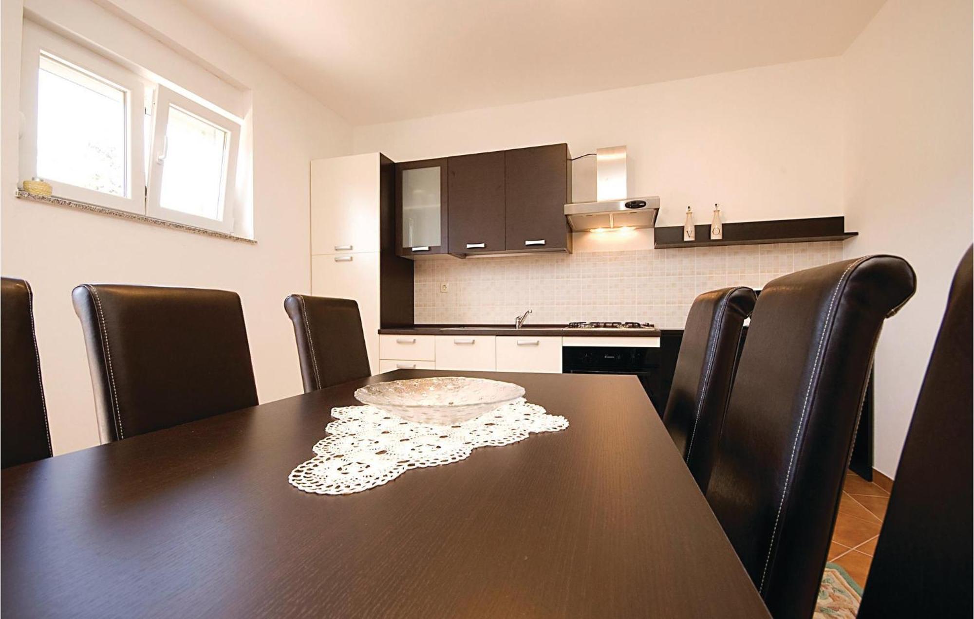 2 Bedroom Nice Apartment In Vir Dış mekan fotoğraf